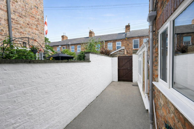 2 bed Terraced for sale Image 9