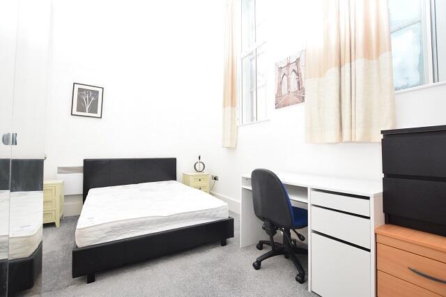 2 bed Apartment to rent Image 5