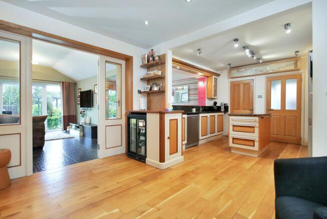 LIVING KITCHEN