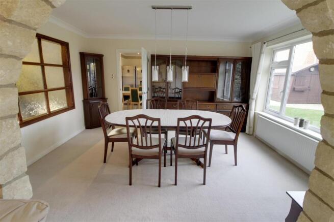 Dining room.jpg