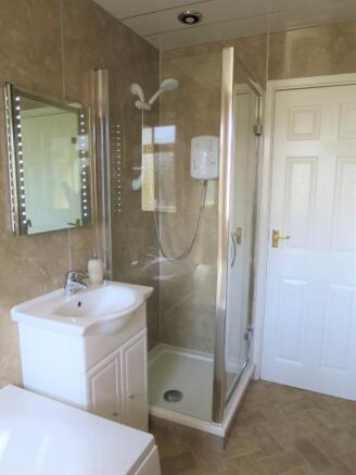 3 bed Terraced to rent Image 6