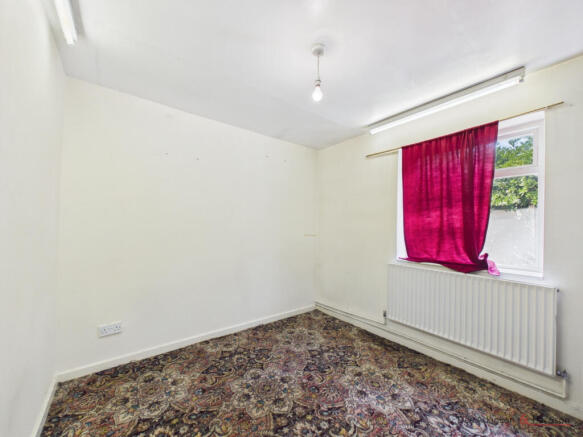 4 bed Apartment for sale Image 5