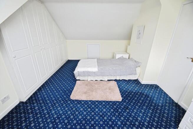4 bed Semi-Detached for sale Image 9