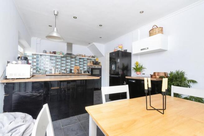 Kitchen/ Dining Room