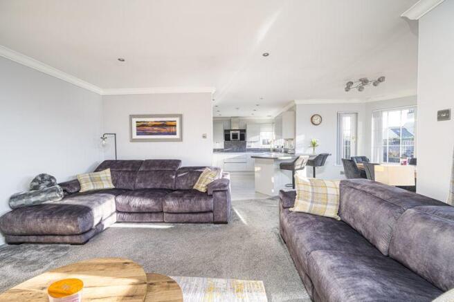 Lounge/Dining/Kitchen