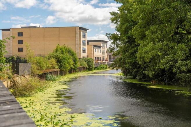 2 bed Flat to rent Image 12