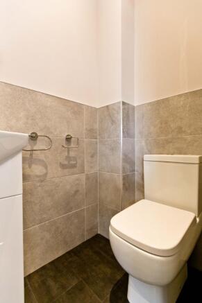 2 bed Apartment to rent Image 9