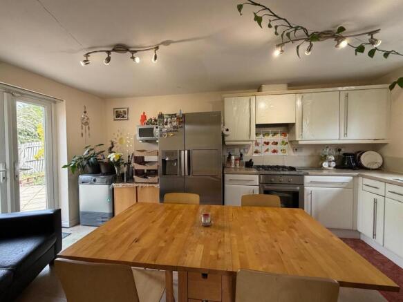 3 bed House to rent Image 4