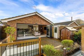38, Pitsham Wood, Midhurst GU29 9QZ