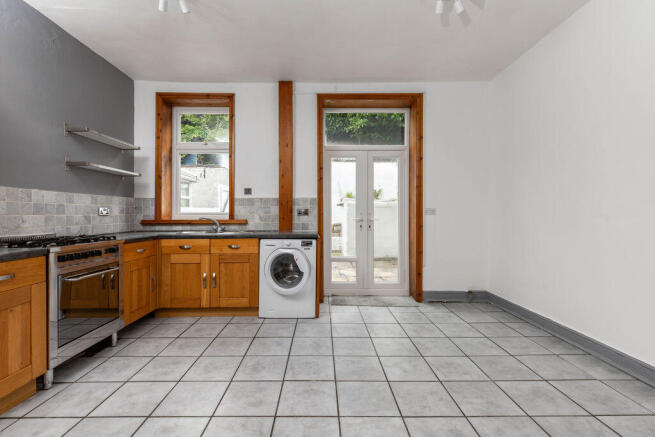 2 bed Terraced to rent Image 5