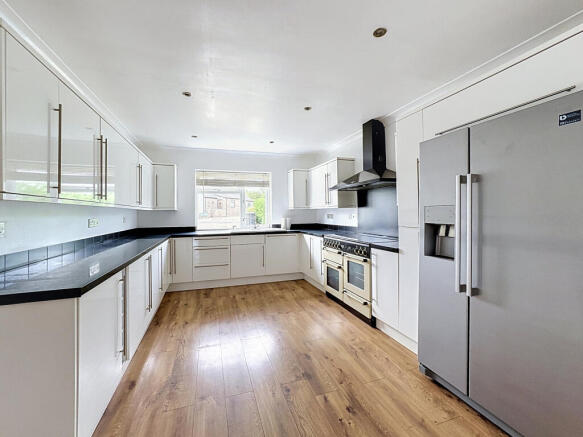 103-centre-drive-newmarket_00004