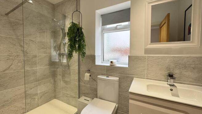 5 bed Semi-Detached for sale Image 10