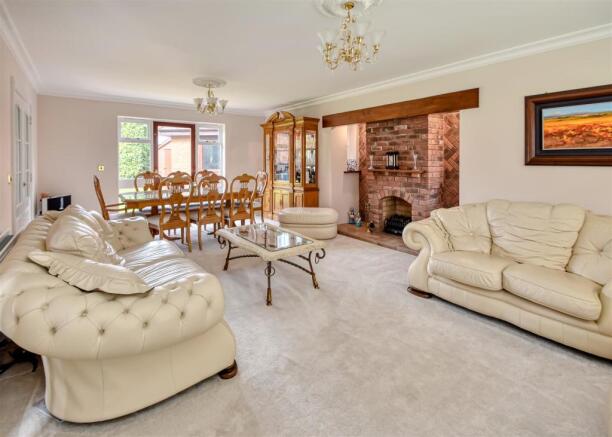 27 Old Farm Drive-lounge1.jpg