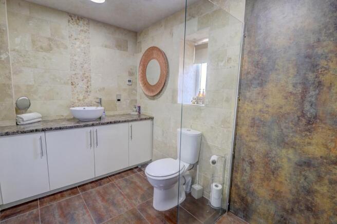 Master En-Suite