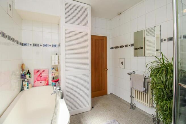 4 bed Terraced for sale Image 11