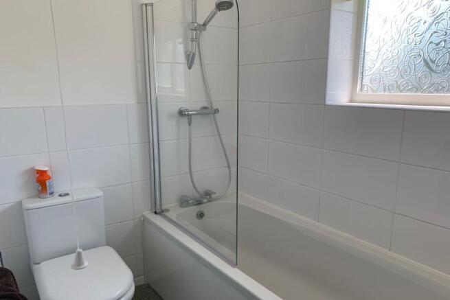 Family Bathroom / WC