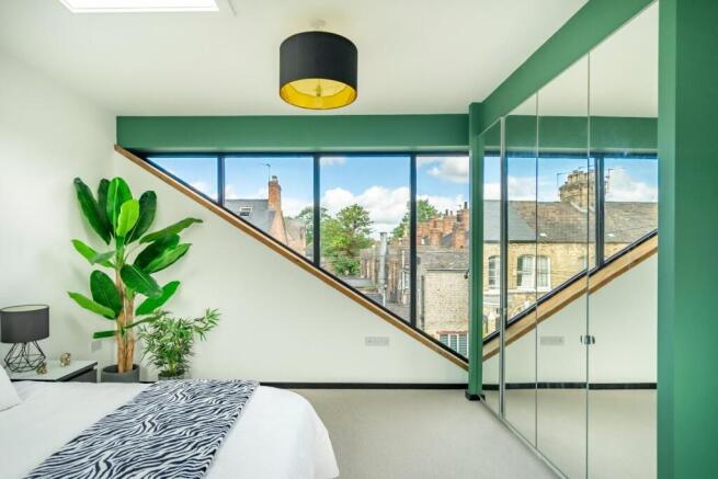 4 bed Town House for sale Image 5
