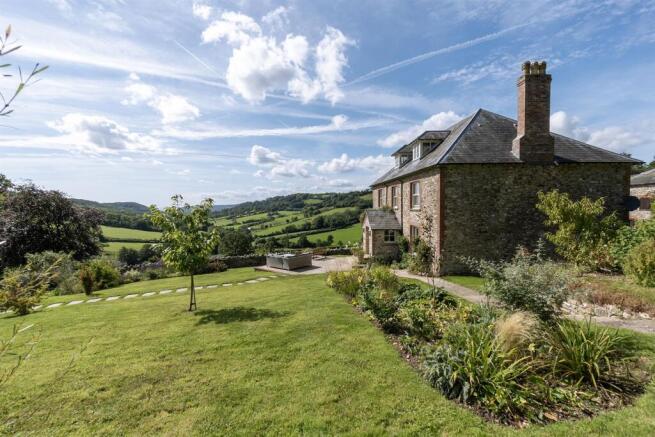 Page 7 bottom identical size to top image Roncombe