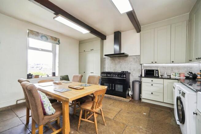 4 bed Detached for sale Image 4