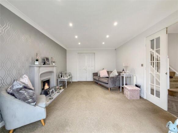 4 bed Detached for sale Image 9