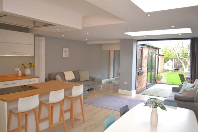 LIVING/DINING KITCHEN