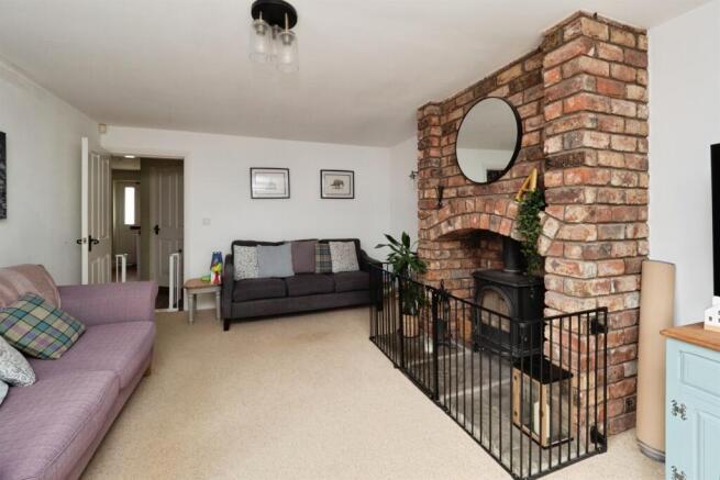5 bed Detached for sale Image 4