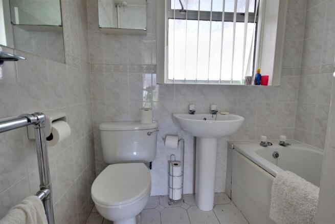 4 bed Detached Bungalow for sale Image 12