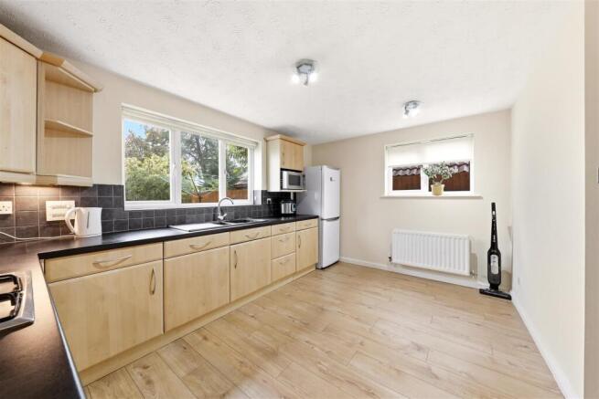 4 bed Detached for sale Image 7