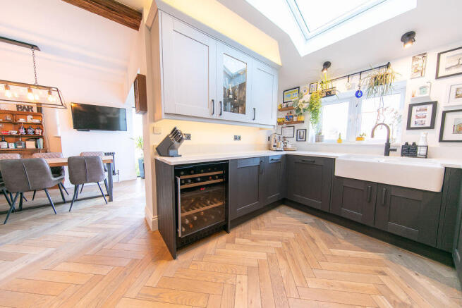 Kitchen & dining room