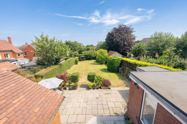 5 bed Detached for sale Image 4