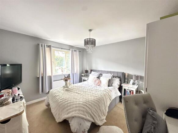 2 bed Detached Bungalow for sale Image 5