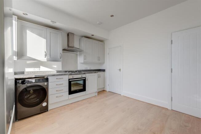 3 bed Terraced to rent Image 7
