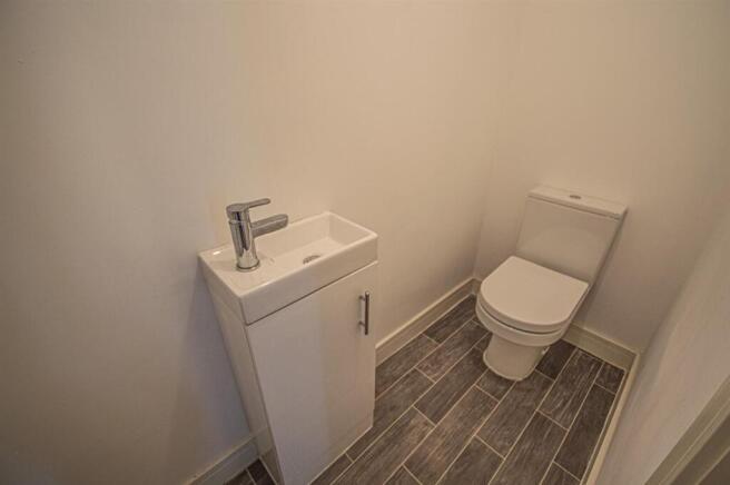 4 bed Detached to rent Image 7