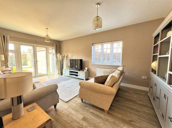 Sitting room 2.jpg