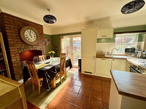Greenfields - dining kitchen.jpg