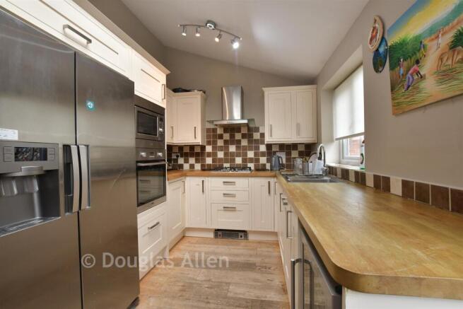 Kitchen/Breakfast Area