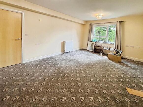 2 bed Flat for sale Image 4