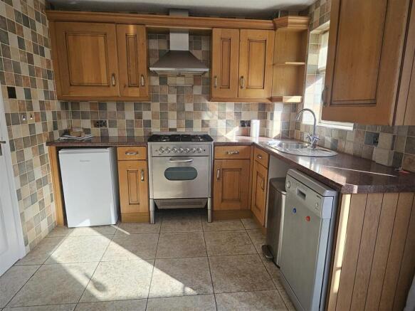 2 bed Town House to rent Image 4