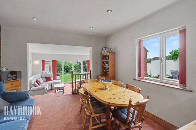 4 bed Detached Bungalow for sale Image 7
