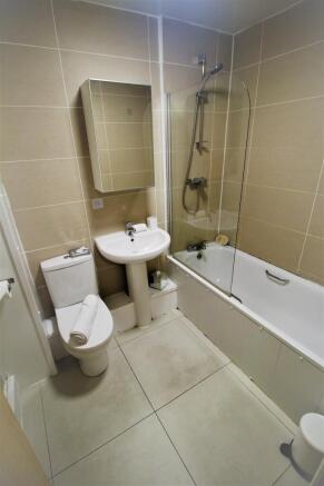 3 bed Flat to rent Image 8