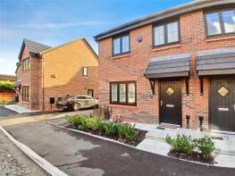 6, Andrews Close, Bury BL8 1YW