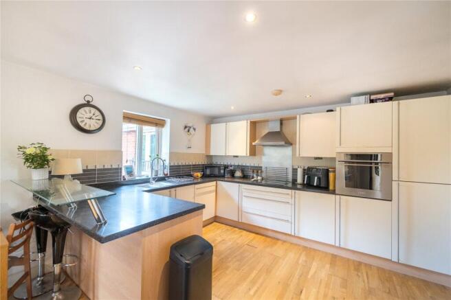 3 bed Apartment for sale Image 4