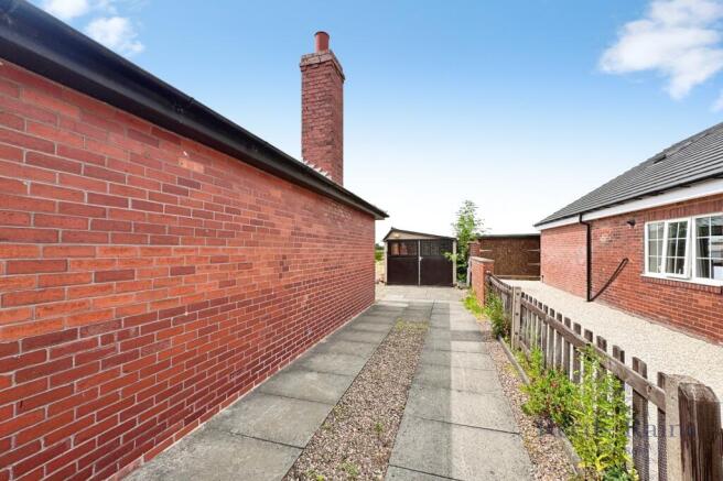 4 bed Bungalow for sale Image 10