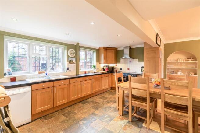 KITCHEN/DINING ROOM
