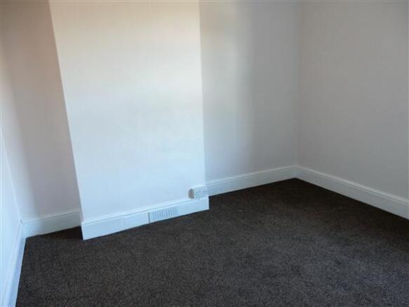 BACK BEDROOM 2 :