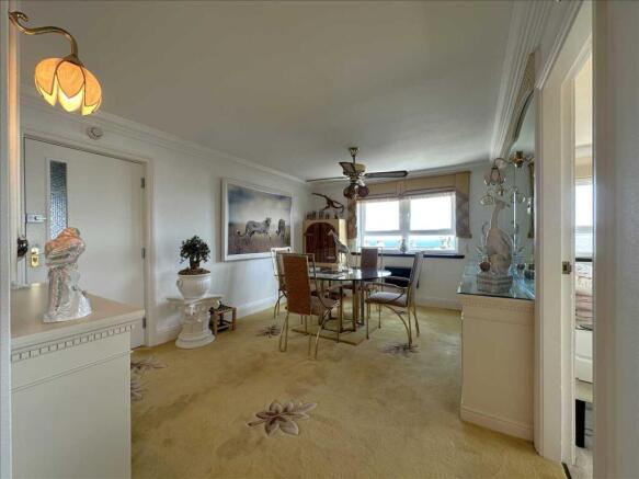 2 bed Flat for sale Image 9
