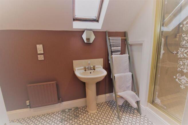 En suite showe...