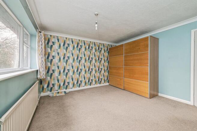 6 bed Detached for sale Image 12
