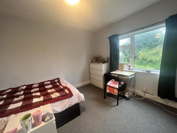 4 bed Semi-Detached to rent Image 10