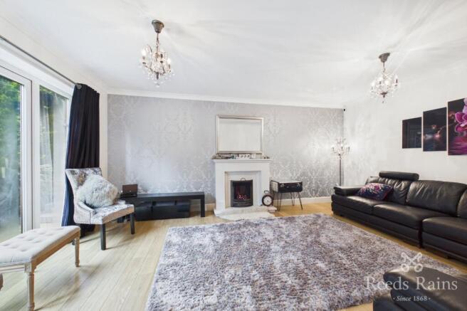 7 bed Detached for sale Image 10